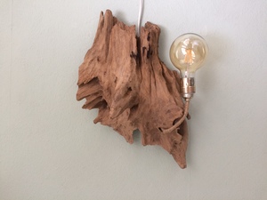 lampen in verschillende materialen zoals hout, glas etc