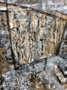 'Mixed up and More' staat voor diversiteit in materiaal, afmeting, techniek en vormgeving. Het samenstellen/assembleren, transformeren van div. materiaal en gebruiksvoorwerpen. Indien nodig en passend, sporen van verval zichtbaar en tastbaar laten, of bewerken. 'Mixed up and More'