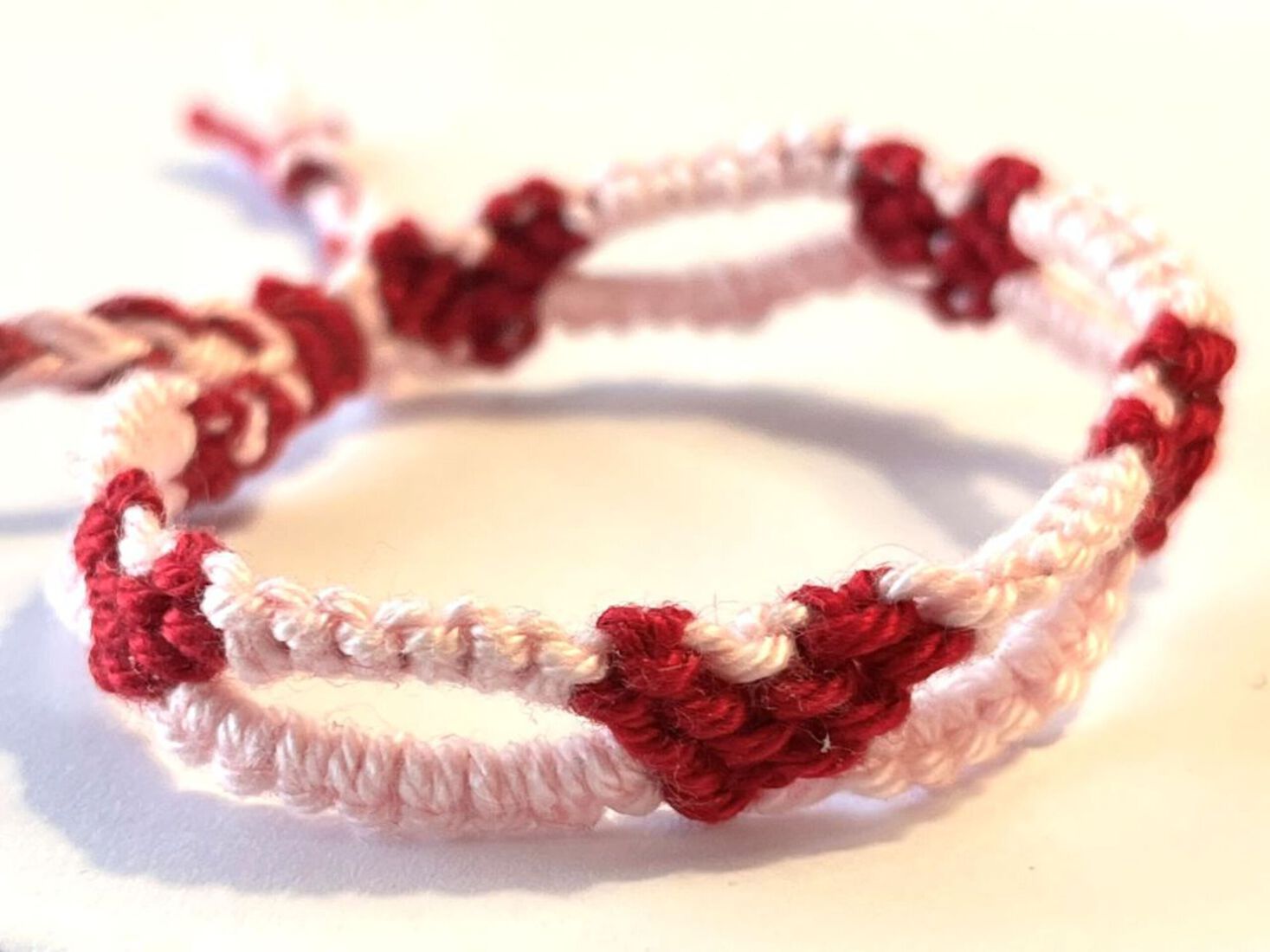 Armband macramé hartjes scarlet