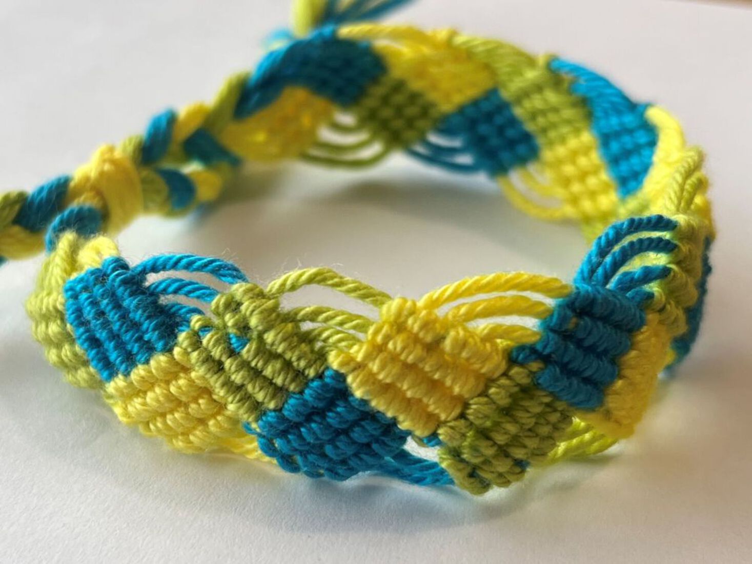 Armbandje macramé vlecht Tu/Pi/Le