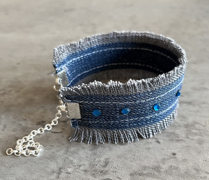 Armbanden ontworpen en gemaakt in eigen atelier van gerecycled materiaal