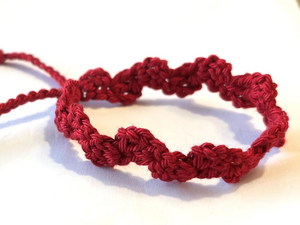Verstelbare gehaakte armbanden in model Wave.
Deze armbandjes zijn in diverse kleuren te maken.