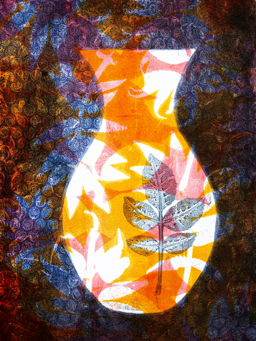 Oranje vaas met bladmotief