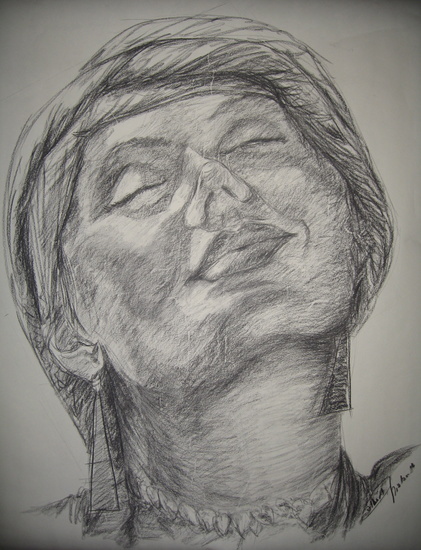 vrouw genietend van de zon