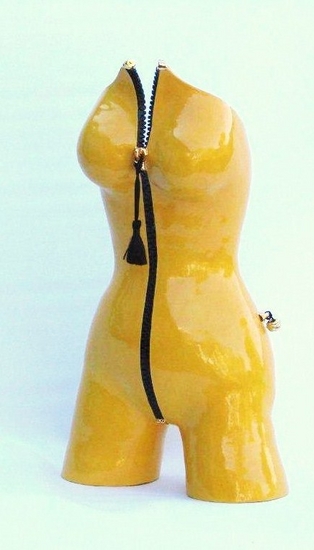 torso gele vrouw