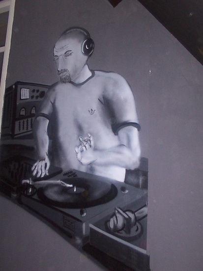 DJ