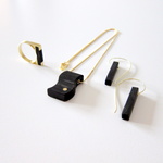 Deze sieraden zijn veelal gemaakt in opdracht en samenwerking met de klant. Gebruikt goud of trouwringen hergebruiken voor nieuwe persoonlijke sieraden.