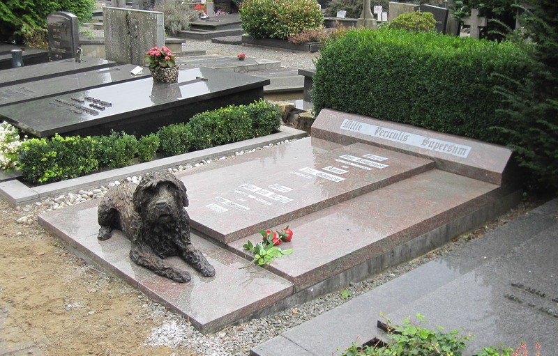 Grafmonument Dr H. Van Rompaey