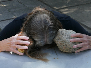 Durme Durme (slaap slaap) is de titel van een spaans- joods (Sefardisch) slaapliedje, gezongen door een moeder, vluchtend met haar kind.
Dit werk is een reactie op het grove geweld, de haat en de oorlogen waarin heel veel kinderen worden vermoord.

Durme, durme, ijiko de madre.           Slaap, slaap, kindje van moeder
Durme, durme, sin ansia i dolor.         Slaap, slaap, zonder zorgen en verdriet.

