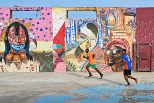 They look from the wall how your are move