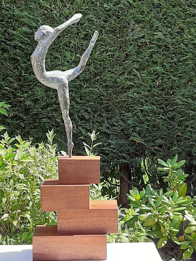 in balans, bronzen beeld