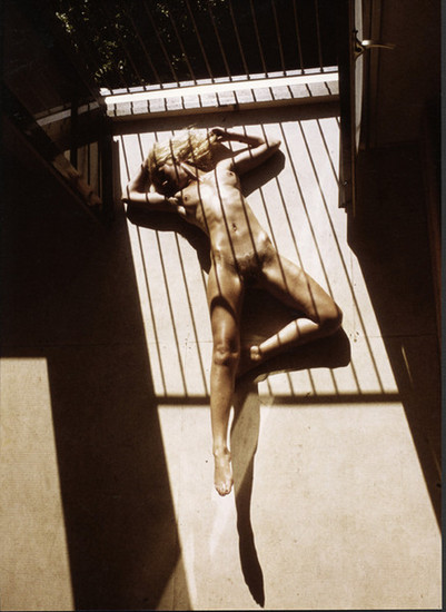 Naakt op de grond van atelier 1