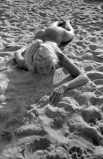Naakt in zand 21