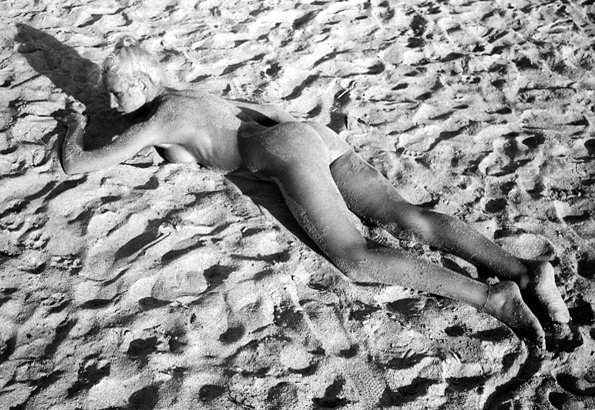 Naakt in zand 20