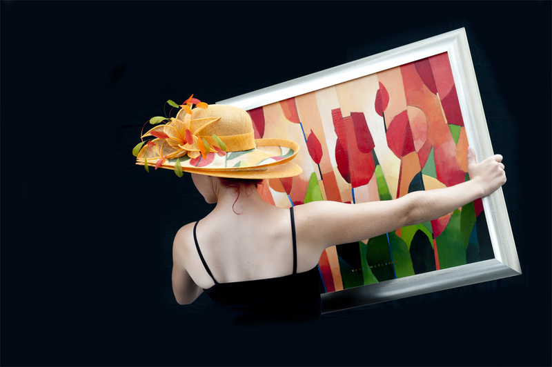 Dameshoed en schilderij uit de serie 'Chapeau Tulipa'