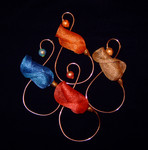 In opdracht van COVRA bv te Vlissingen ontwiep Hanny Mallekote Tulpia objecten als kerstversiering in de centrale hal van het kantoor.