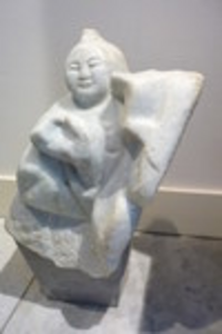 This group comprises sculptures that are easily recognisable as humans with a face. These figures often seem to tell a story or have a connection with meditation.
