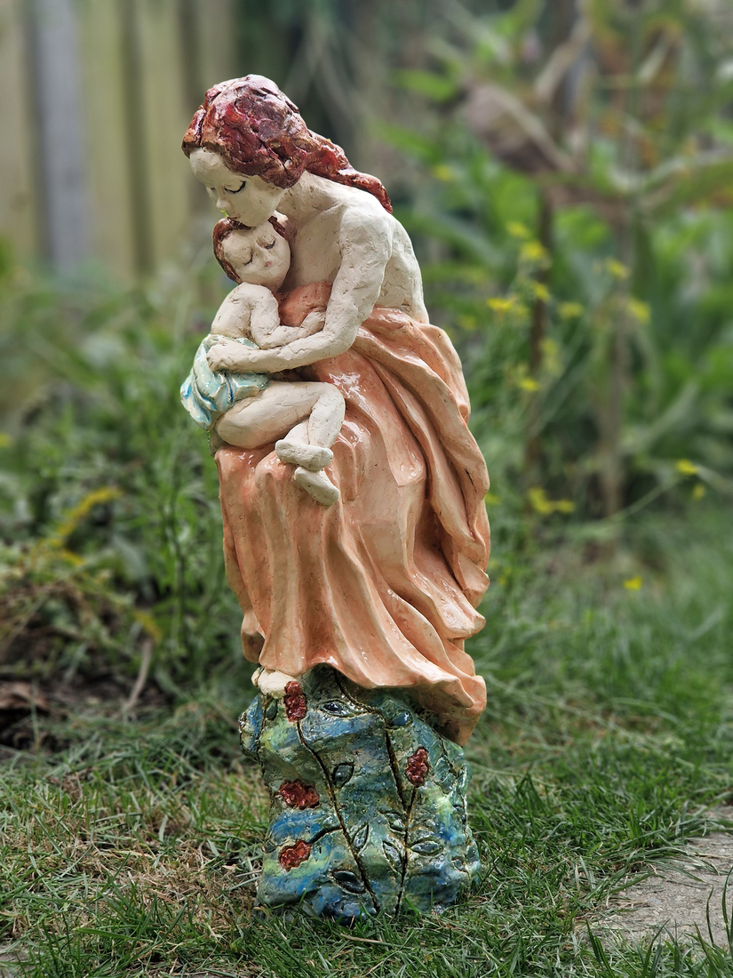 Moeder met kind op schoot