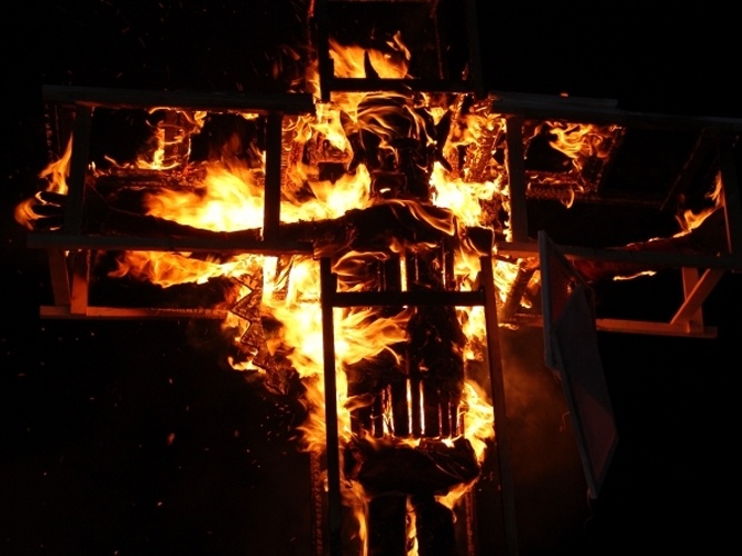 Brandende kruisiging (3)