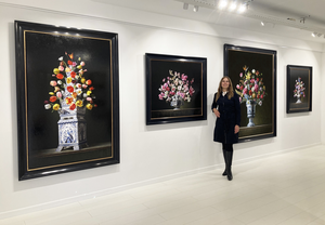 In samenwerking met De Koninklijke Porceleyne Fles (Royal Delft) hebben wij een serie van in totaal 5 schilderijen gemaakt. Vanaf 2017 kozen wij jaarlijks 
1 object/vaas uit hun assortiment om een bloemstilleven mee te maken.