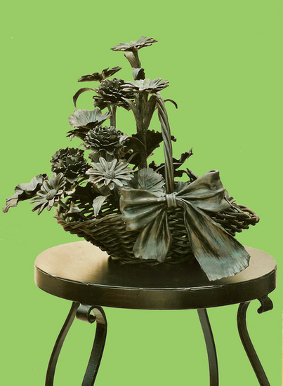 Bloemenmand met strik