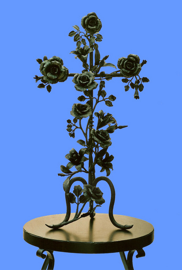Kruisbeeld met rozen
