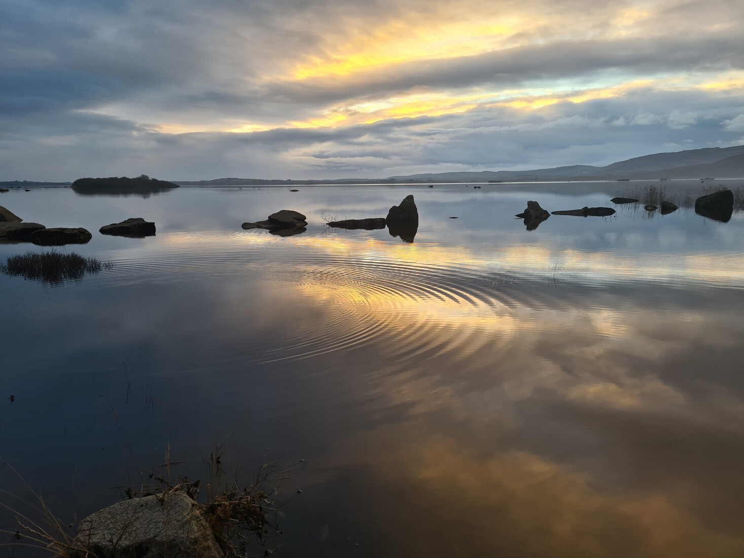 Adembenemd meer in Ierland Lough Callow 