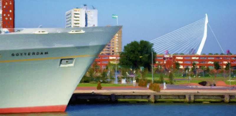 s.s. Rotterdam met Erasmusbrug
