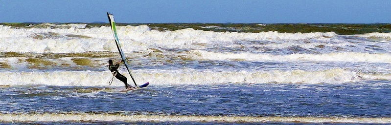 Surfer bij Hoek van Holland