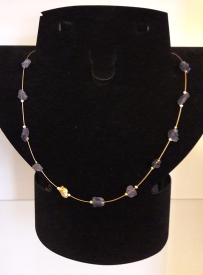 Amethist met bladgouden steen