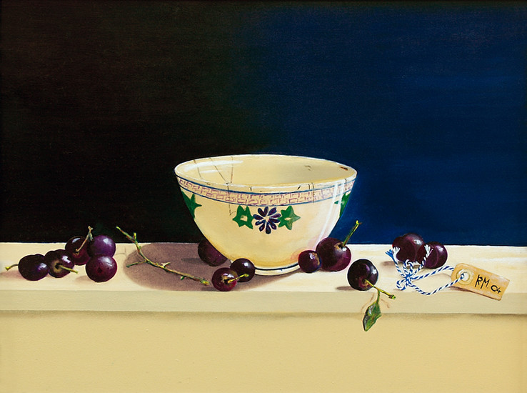 Antiek kommetje met kersen