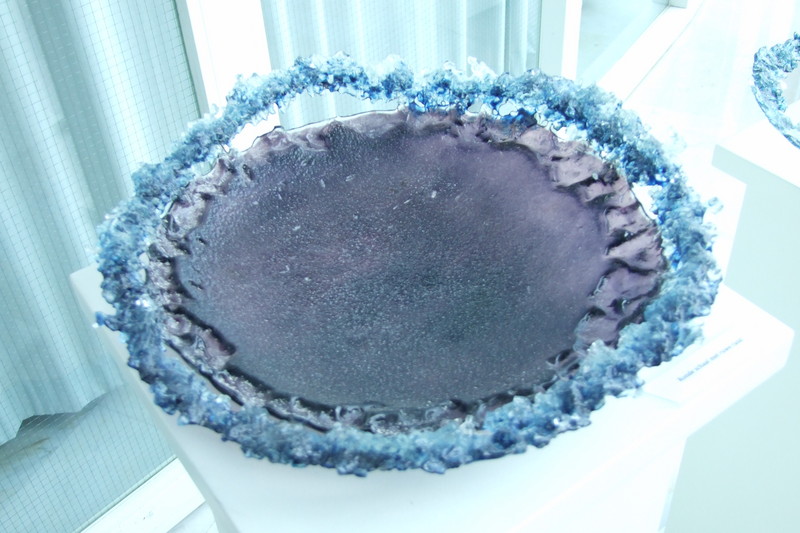 schaal met ruwe rand