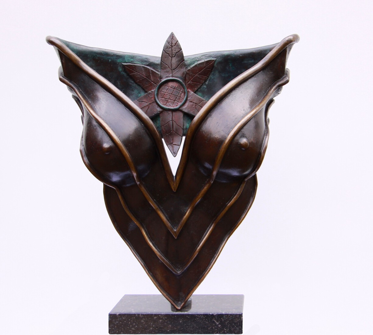 Vrouwen tors met bloem