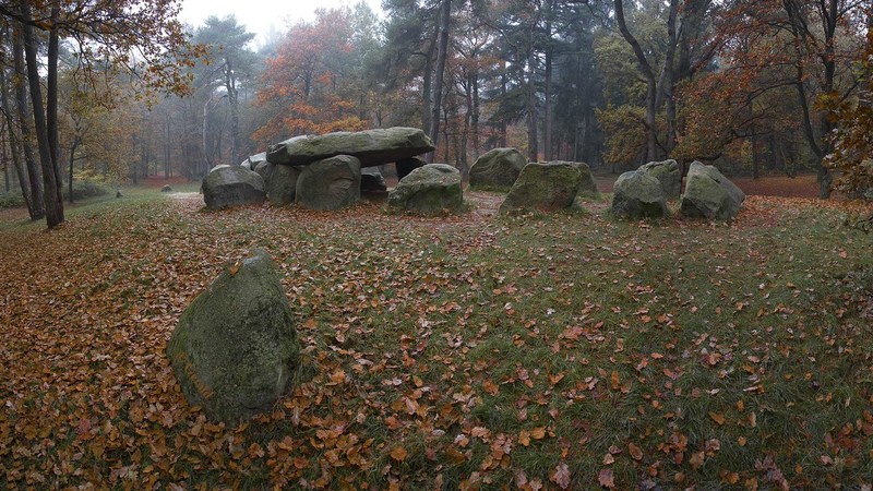 Crypt, hunebed (Pano)