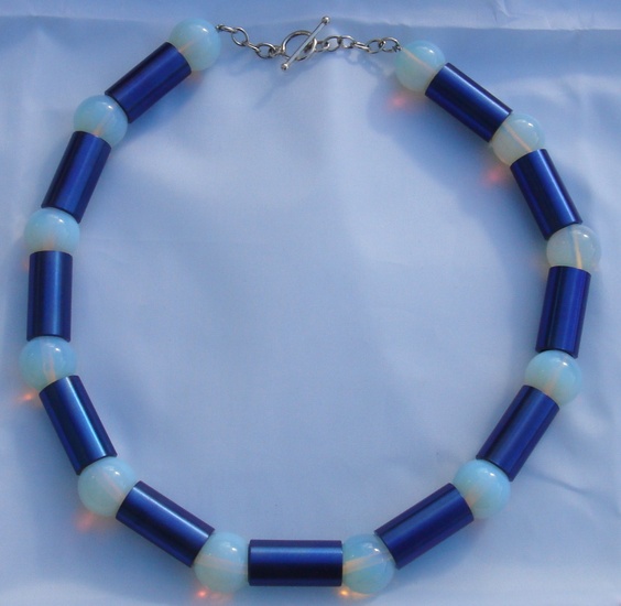 Geanodiseerd buiscollier