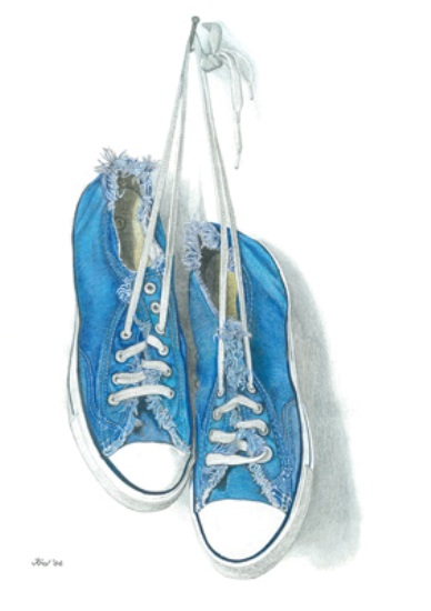 Blauwe afgetrapte gymschoenen