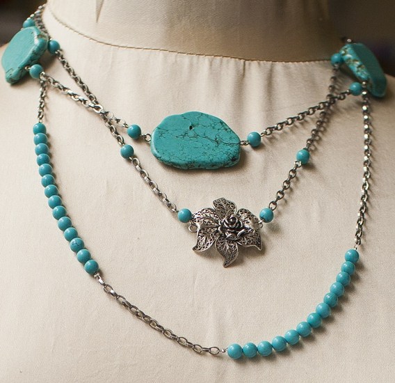 Turkooise Collier with silver flowers