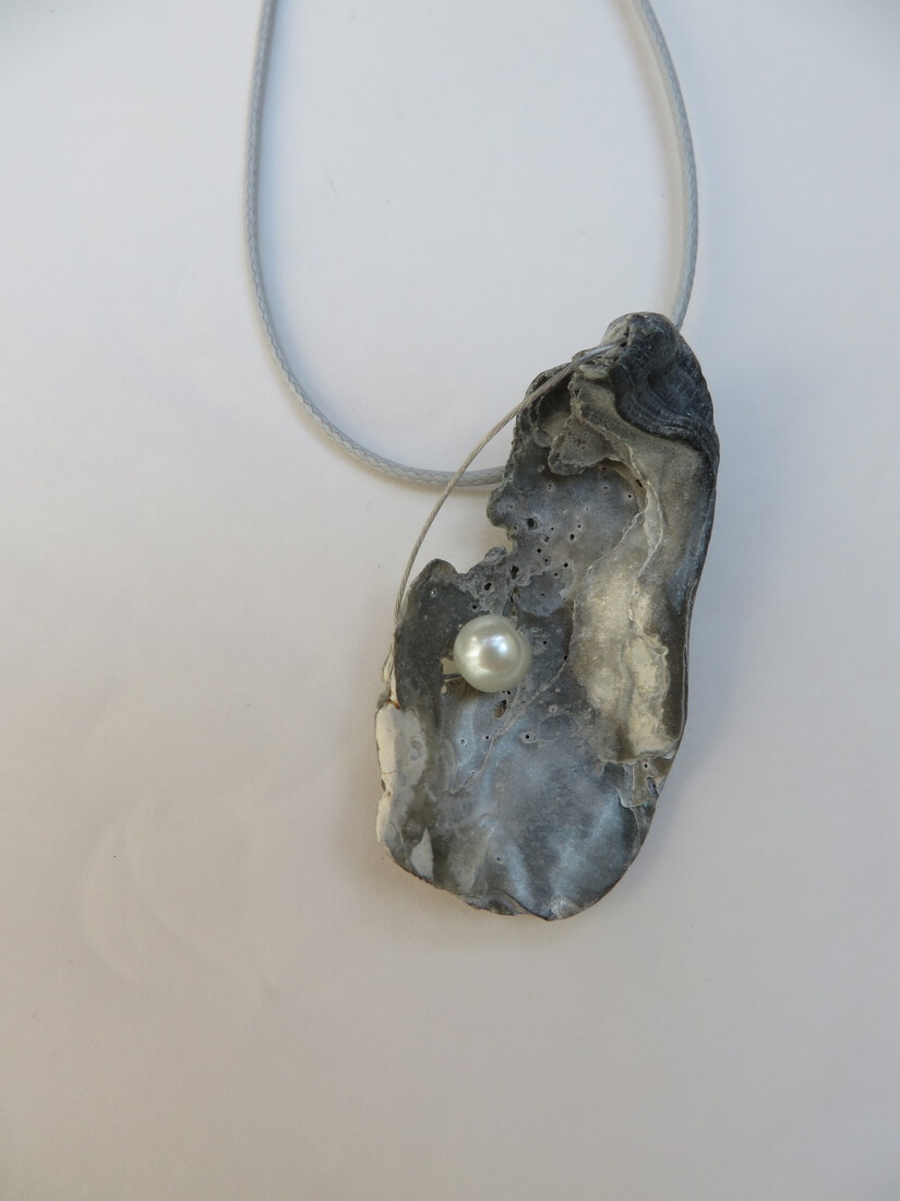 Shell pendant III