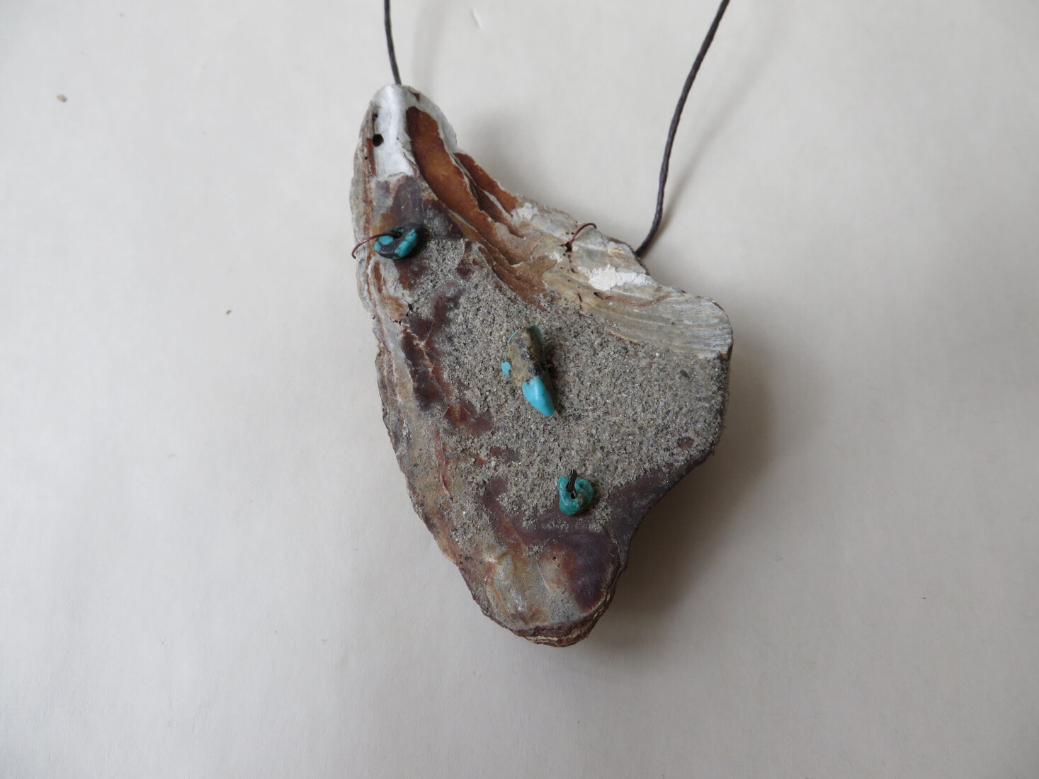 Shell/crystals pendant IV