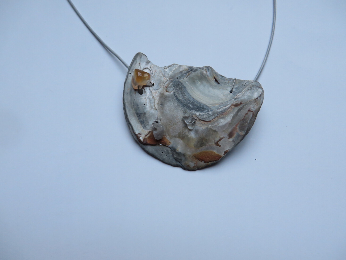 Shell/crystals pendant I