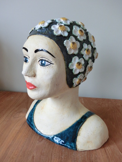 Badmuts met witte bloemetjes