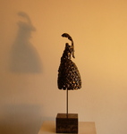 Deze beelden zijn gezien hun afmetingen en wijze van conservering in eerste instantie geschikt voor de binnenruimte.