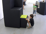 'Discover your seat' is ontstaan doordat ik graag wilde afstuderen met werk wat als kunst & toegepaste kunst functioneert. Denkend aan grote bedrijven en instellingen die aan kunst doen en vaak een wachtruimte hebben,wilde ik een combinatie maken van deze twee aspecten. De sculpturen zijn tastbaar en zodanig ontworpen dat ze uitnodigen tot gebruik.