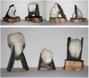 Beeldjes uit tegengestelde materialen; wol, archeologisch hout, berkenhout.
Wol, berkenhout; zachte, vergankelijke materialen.
Archeologisch hout: put uit de ijzertijd, zo’n 3000 jaar oud. Steeds omsloten door grondwater en vochtige aarde, ingeklonken en verhard. 
Zacht en vergankelijk vilt en berkenhout, een sterk contrast met het archeologische hout. Qua kleur, hardheid en leeftijd. 
Maar toch dragen ze elkaar, leunen en steunen op elkaar, zonder het één blijft het ander niet overeind. 
