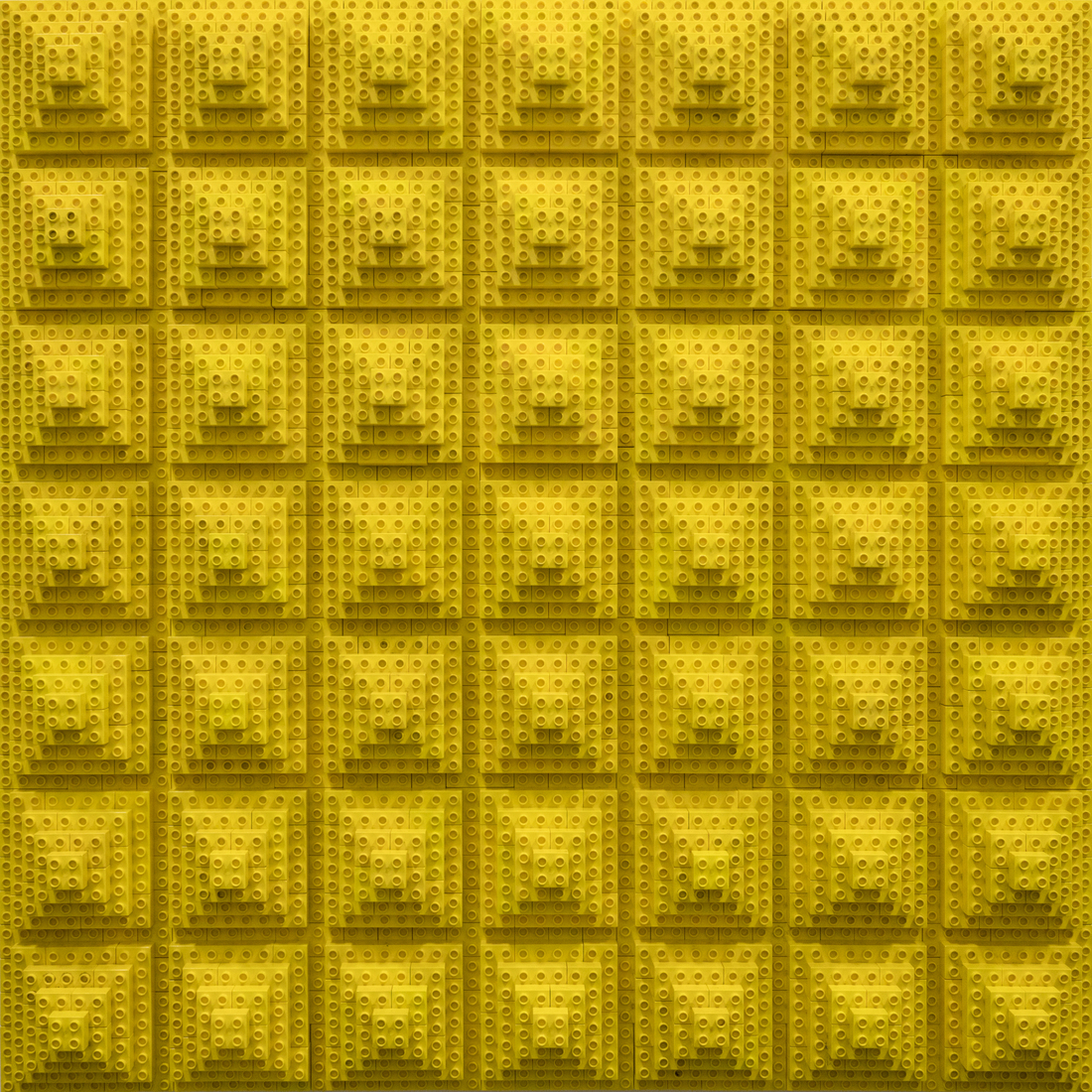 Negenenveertig gele duplo lego piramiden