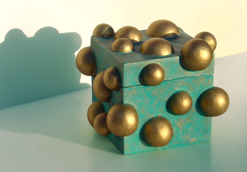 Golden bubble box