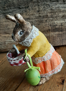 Wattenpopjes uit eigen handgemaakt het is een techniek met als basis watten, lijm en verf ook wel spuncotton genoemd.
Eventueel afgewerkt met diverse materialen zoals touw, stof, kant, kralen, lint etc.