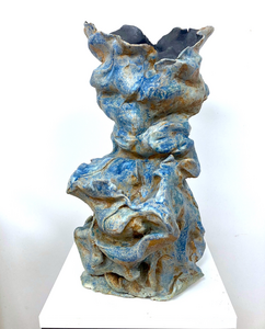 Een serie kleisculpturen, die geinspireerd is op klimaatverandering en de invloed daarvan op de 4 elementen: lucht, water, aarde, vuur. 
Van elk van deze elementen is een kleisculptuur gemaakt.  
De serie wordt gecompleteerd met het beeld ' licht' dat uitbeeldt dat licht de bron is van elk leven, en met het beeld 'verwoesting', dat laat zien hoe het leven op aarde er uit zal zien als we de vele waarschuwingen rond klimaatverandering niet serieus nemen...