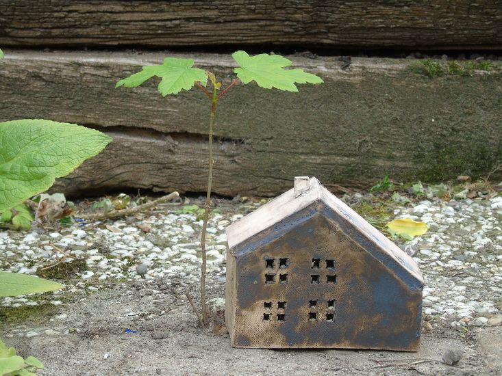 Klein huisje van keramiek