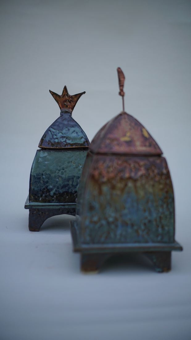 Twee doosjes van keramiek